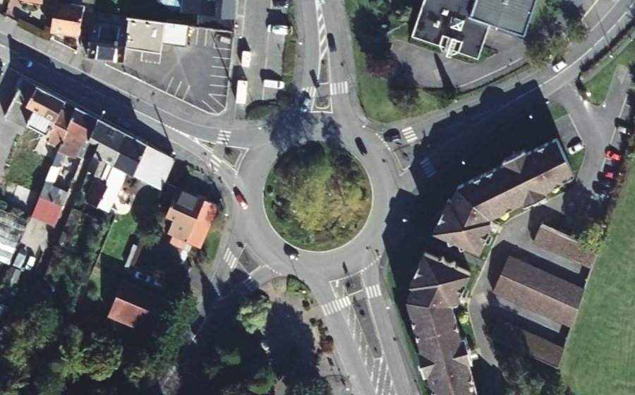 Vue aérienne du Rond-point anonyme n°86069735