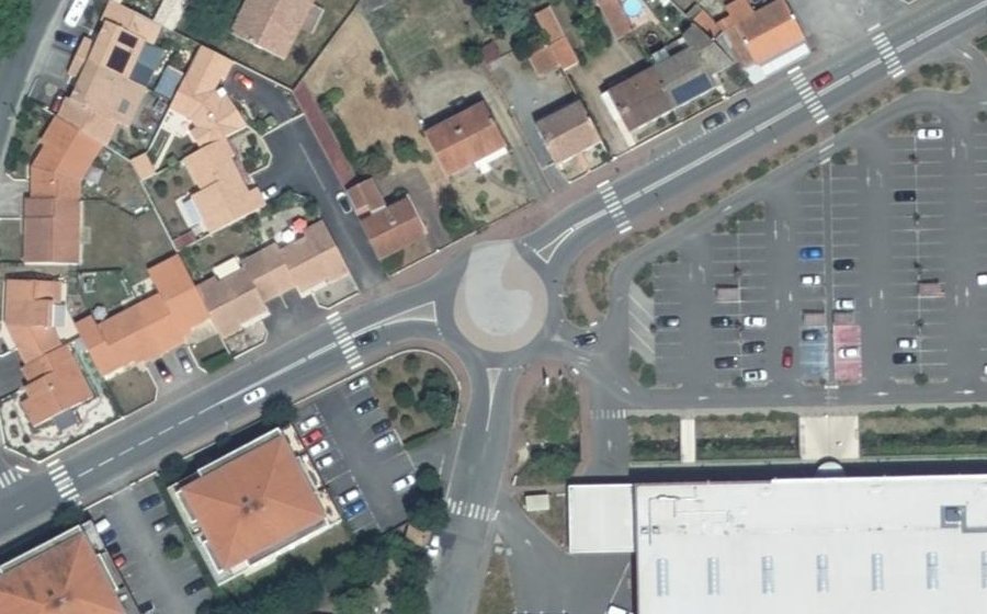 Vue aérienne du Rond-point anonyme n°860701055