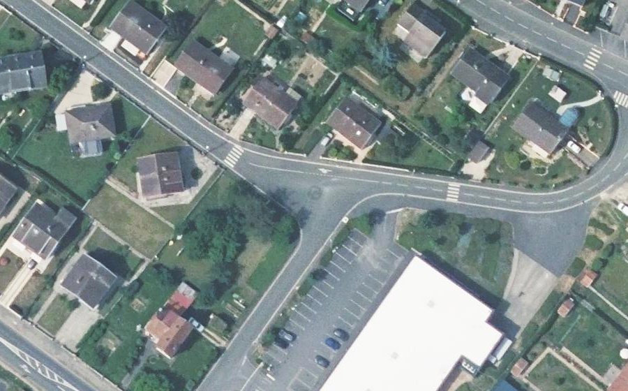 Vue aérienne du Rond-point anonyme n°860711710