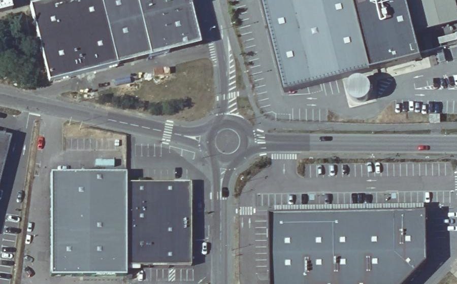 Vue aérienne du Rond-point anonyme n°860763504