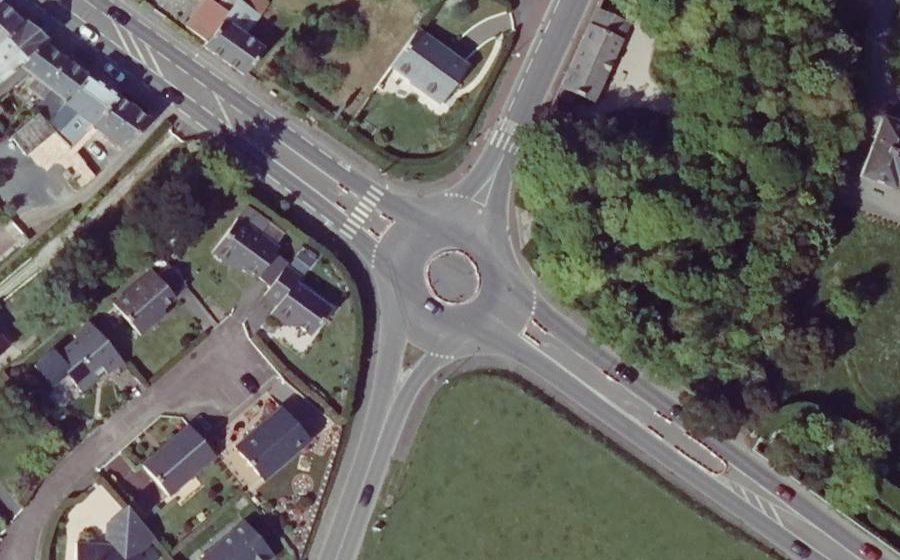 Vue aérienne du Rond-point anonyme n°860823180