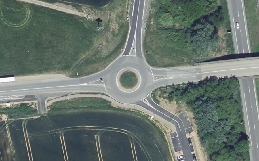 Vue aérienne du Rond-point anonyme n°8609552