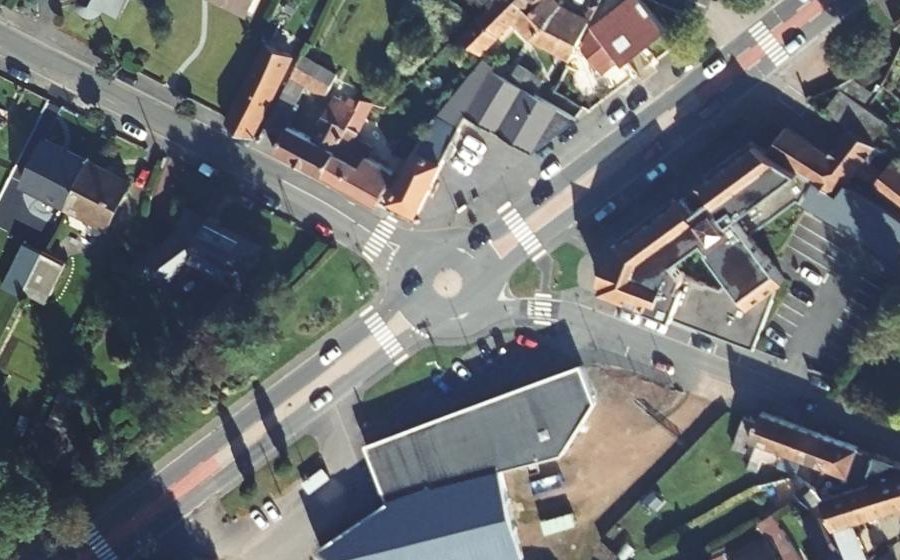 Vue aérienne du Rond-point anonyme n°861216392