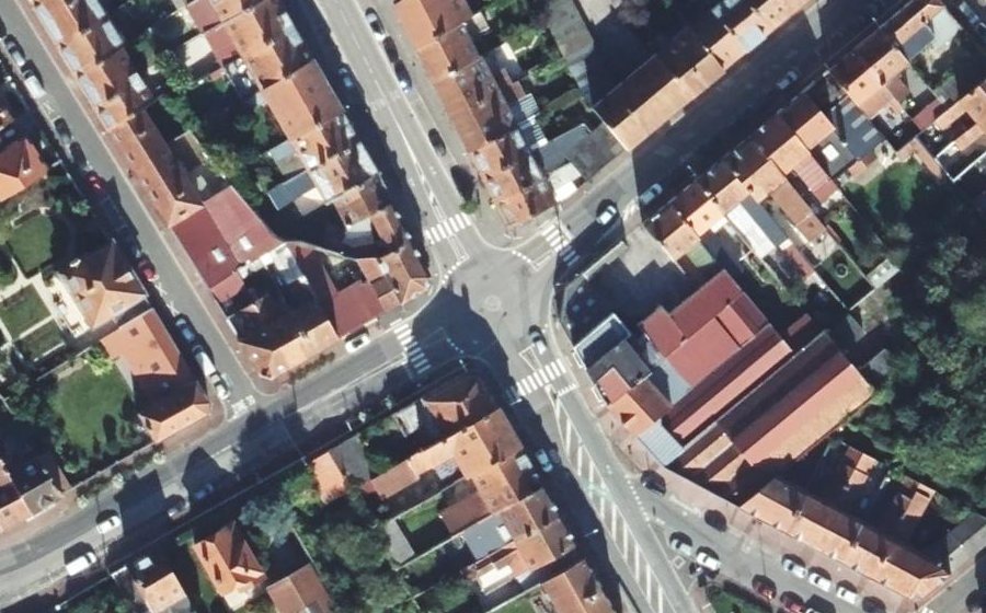 Vue aérienne du Rond-point anonyme n°861222753