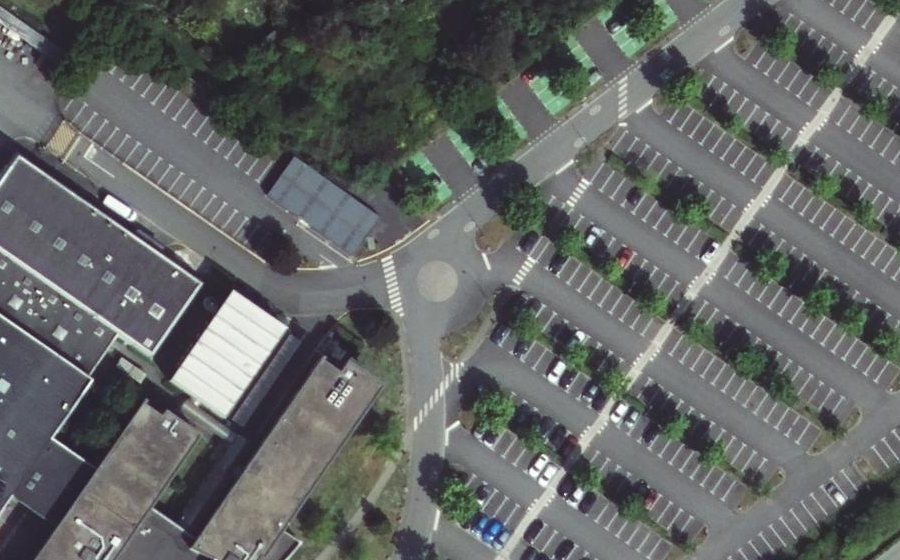 Vue aérienne du Rond-point anonyme n°86164367