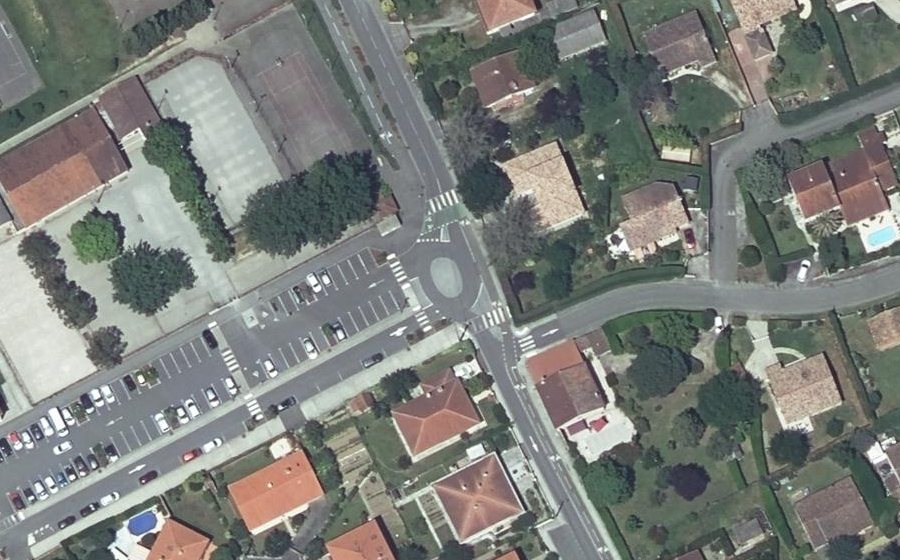 Vue aérienne du Rond-point anonyme n°862067595