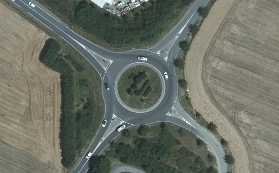 Vue aérienne du Rond-point anonyme n°86216352