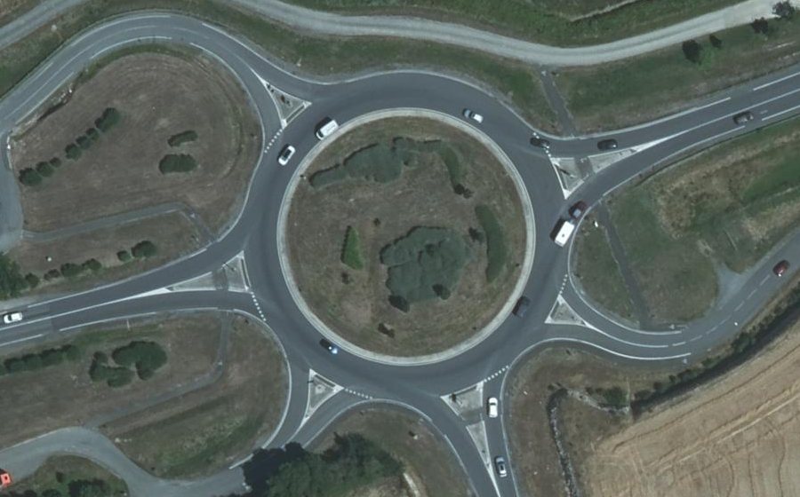 Vue aérienne du Rond-point anonyme n°86216354