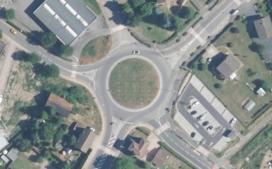 Vue aérienne du Rond-point anonyme n°86217794