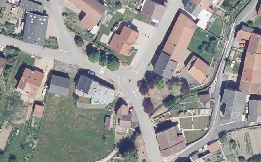 Vue aérienne du Rond-point anonyme n°862506243