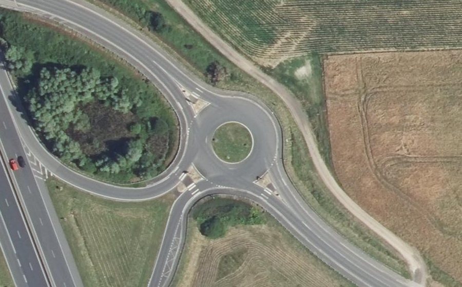 Vue aérienne du Rond-point anonyme n°86255146