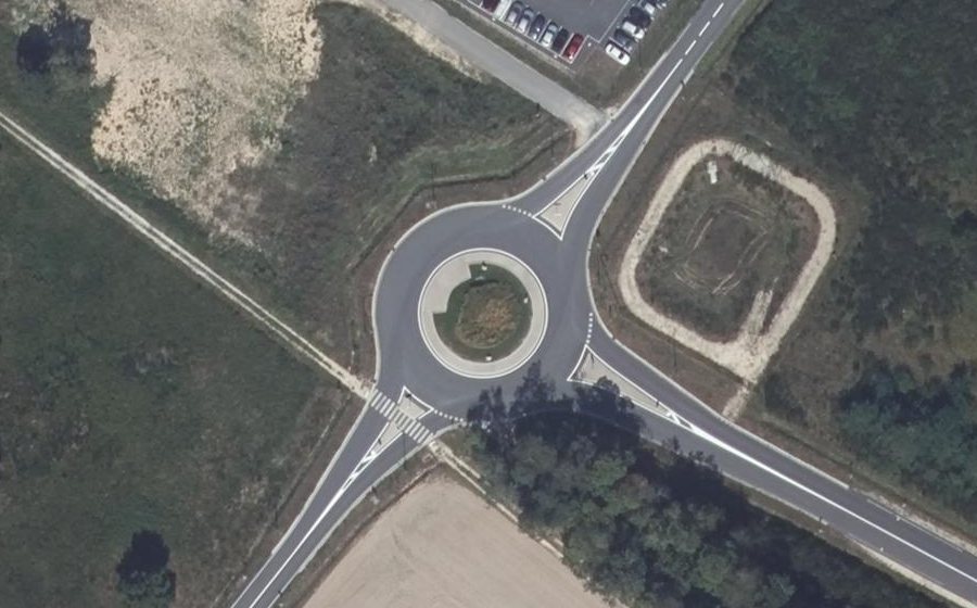 Vue aérienne du Rond-point anonyme n°862741863