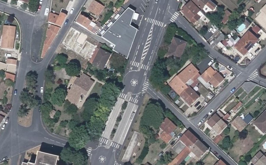 Vue aérienne du Rond-point anonyme n°862936573
