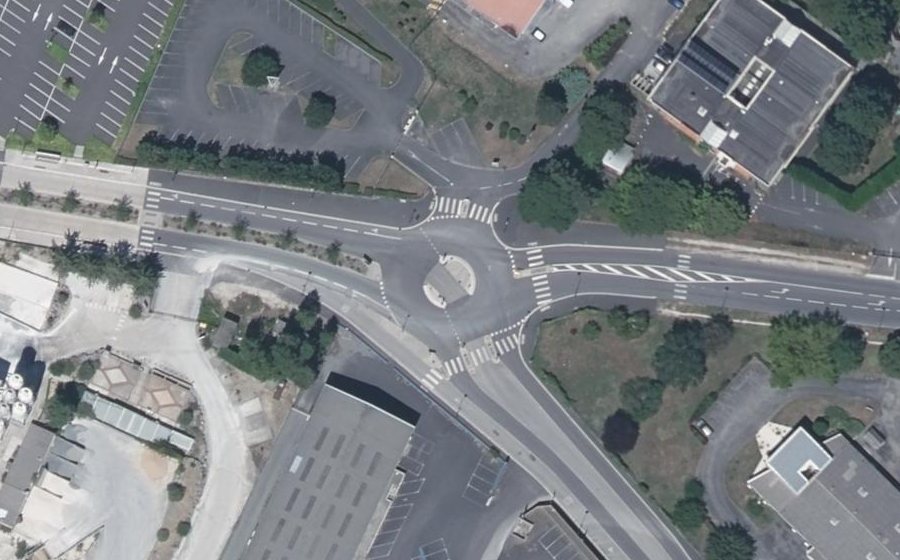 Vue aérienne du Rond-point anonyme n°862938216