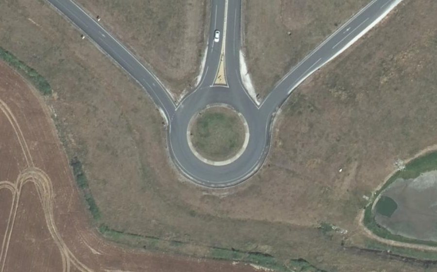 Vue aérienne du Rond-point anonyme n°86299461