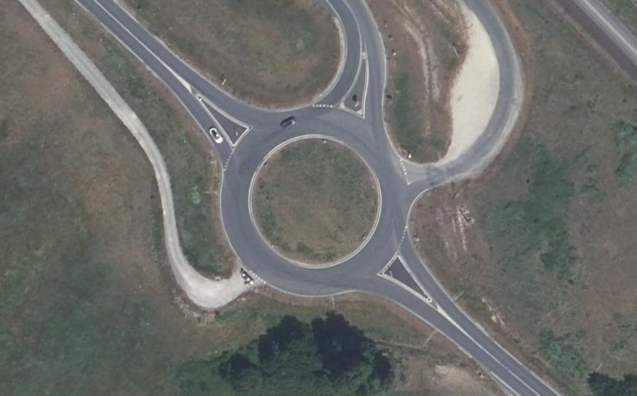 Vue aérienne du Rond-point anonyme n°86299549