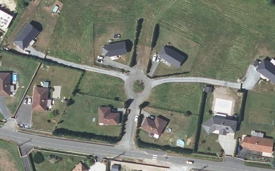Vue aérienne du Rond-point anonyme n°863054327