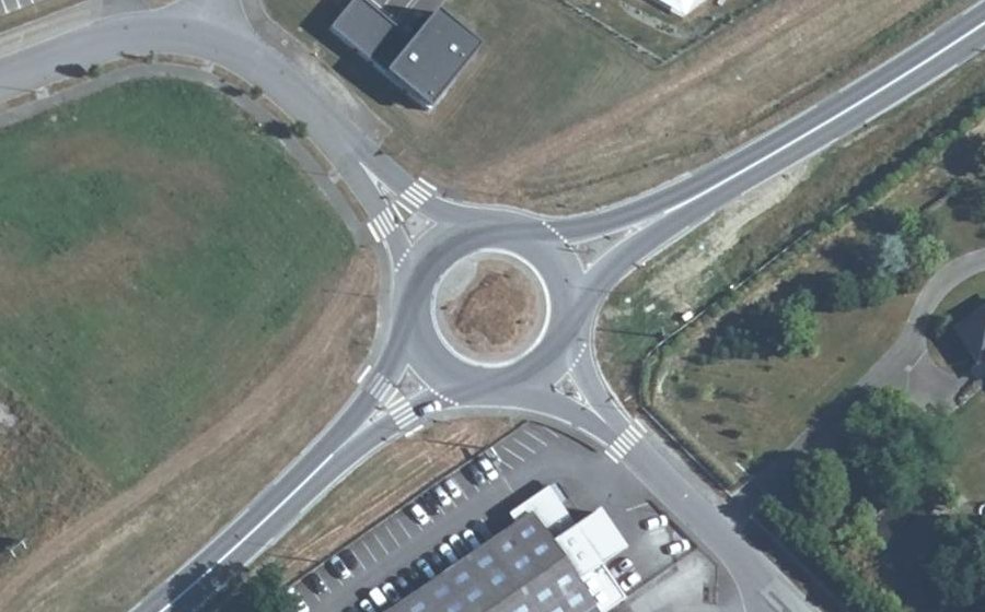 Vue aérienne du Rond-point anonyme n°863121623