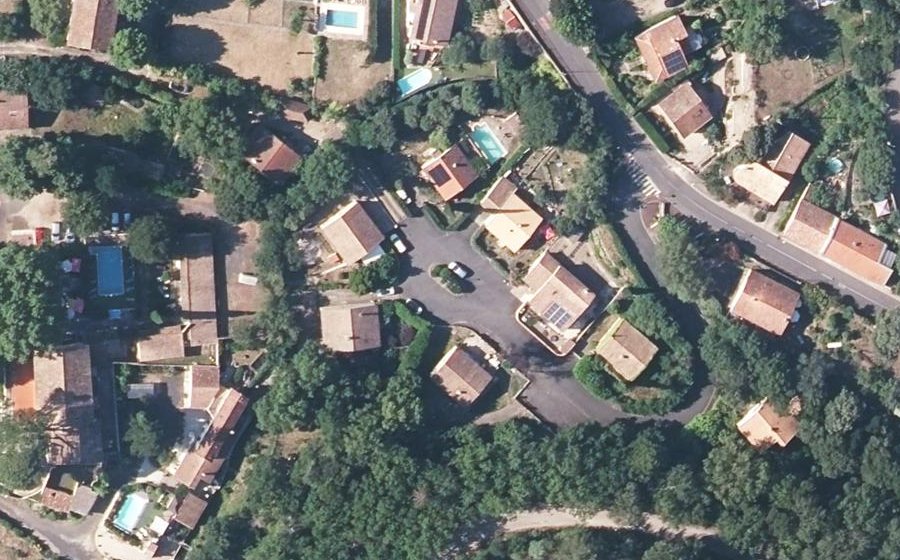 Vue aérienne du Rond-point anonyme n°863138731