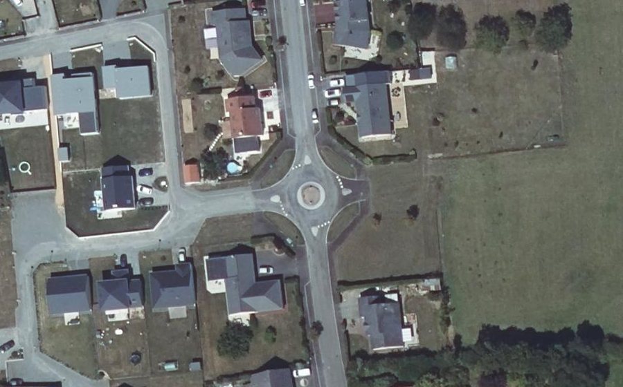 Vue aérienne du Rond-point anonyme n°863239682