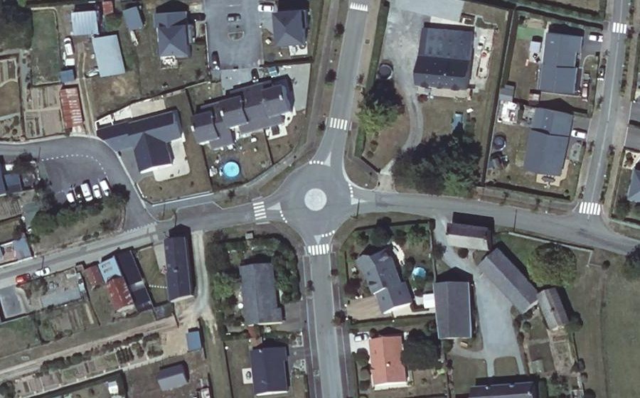 Vue aérienne du Rond-point anonyme n°863239685