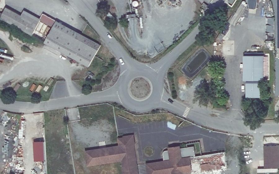 Vue aérienne du Rond-point anonyme n°86347869