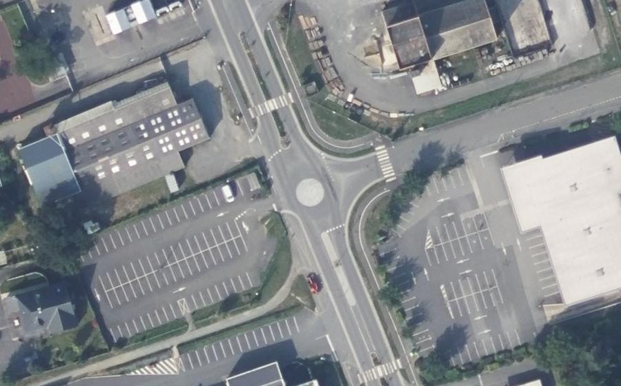Vue aérienne du Rond-point anonyme n°863498538