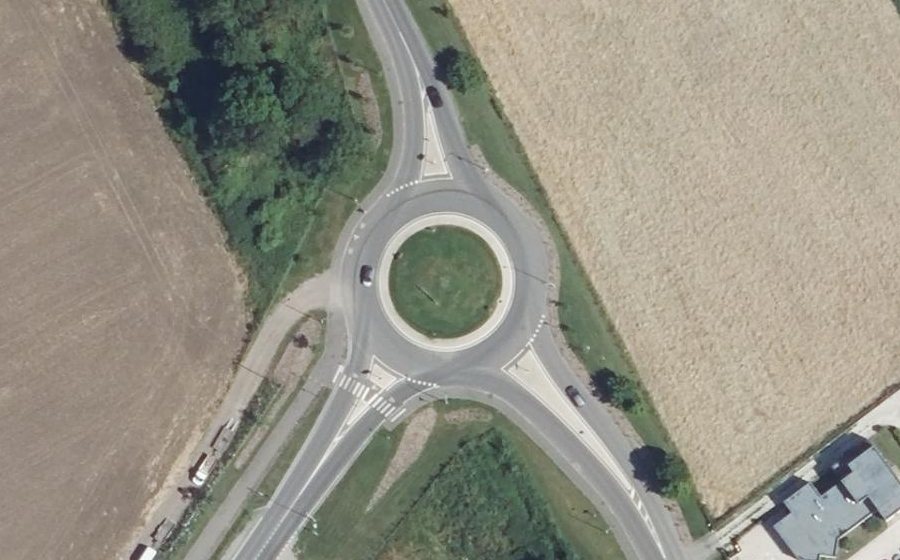 Vue aérienne du Rond-point anonyme n°863509530