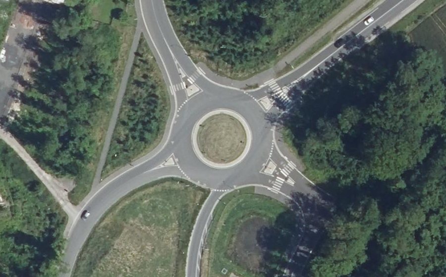 Vue aérienne du Rond-point anonyme n°863509534