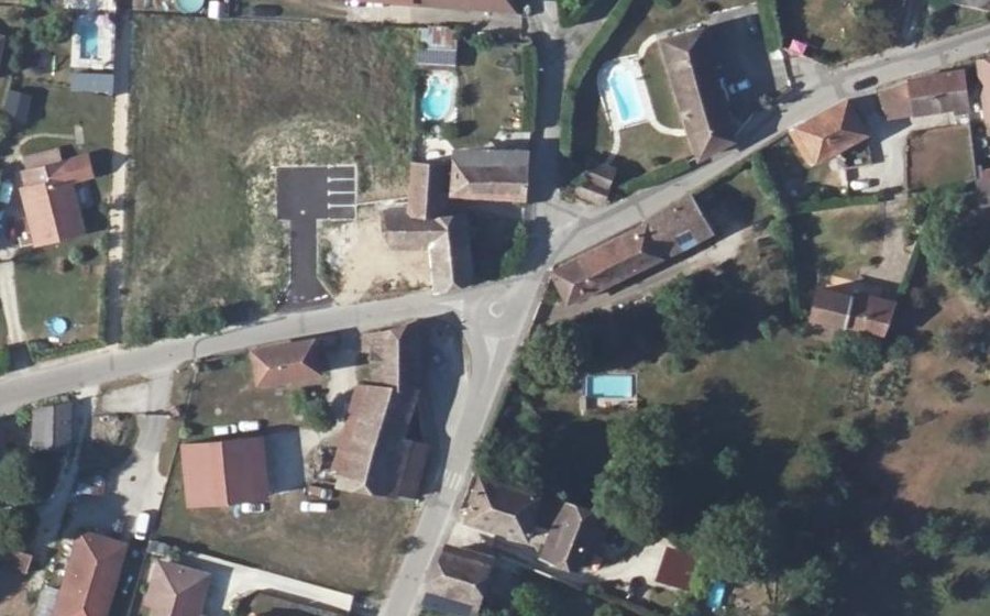 Vue aérienne du Rond-point anonyme n°863560641