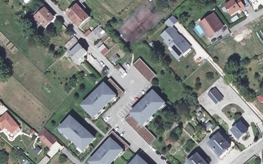 Vue aérienne du Rond-point anonyme n°863798945