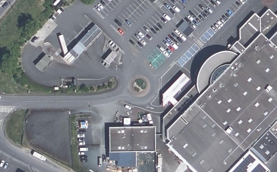 Vue aérienne du Rond-point anonyme n°86398568