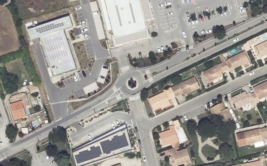 Vue aérienne du Rond-point anonyme n°86401908