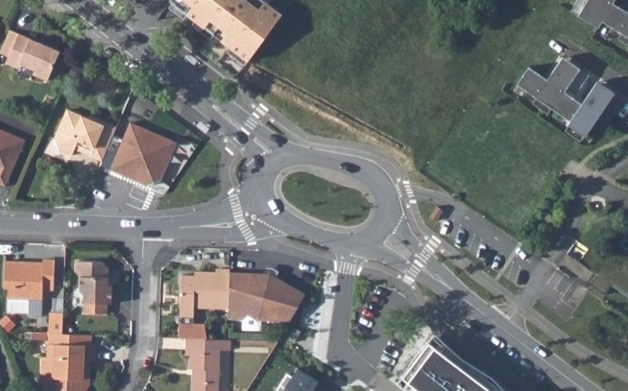 Vue aérienne du Rond-point anonyme n°864073523