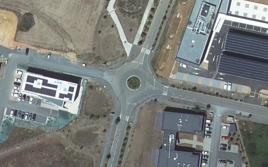 Vue aérienne du Rond-point anonyme n°864126483