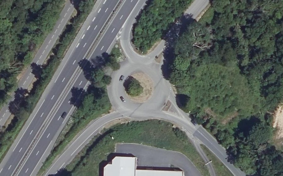 Vue aérienne du Rond-point anonyme n°86437654