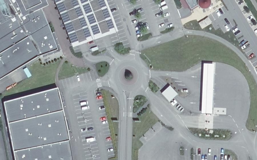 Vue aérienne du Rond-point anonyme n°86439995
