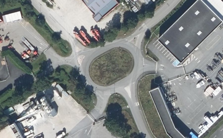 Vue aérienne du Rond-point anonyme n°86454058