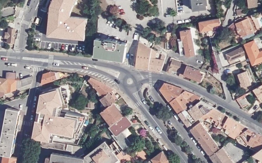 Vue aérienne du Rond-point anonyme n°864597400