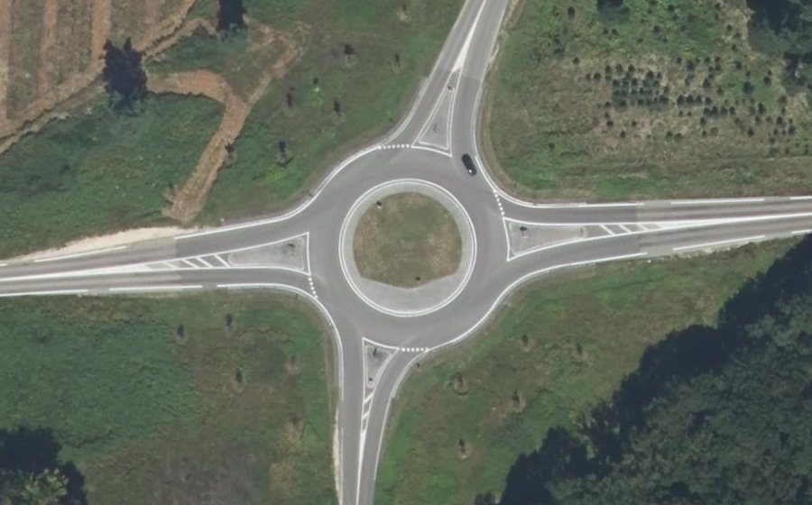 Vue aérienne du Rond-point anonyme n°864833553