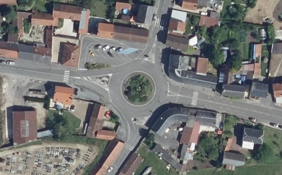 Vue aérienne du Rond-point anonyme n°86485027