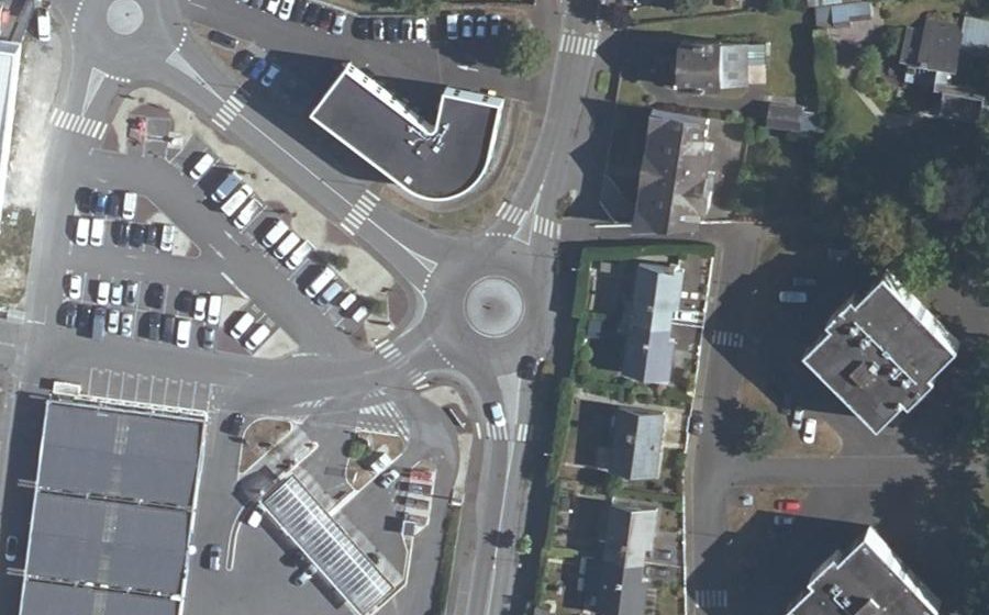 Vue aérienne du Rond-point anonyme n°865053948