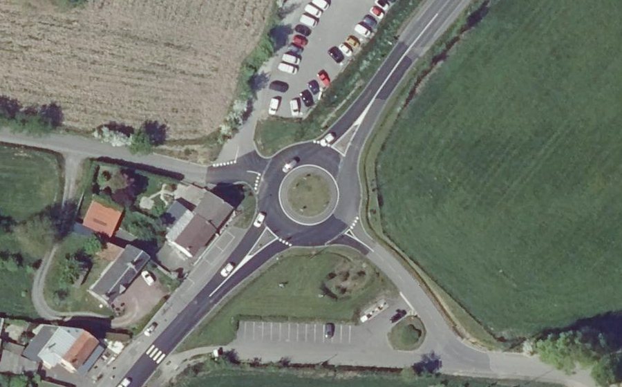 Vue aérienne du Rond-point anonyme n°865283973