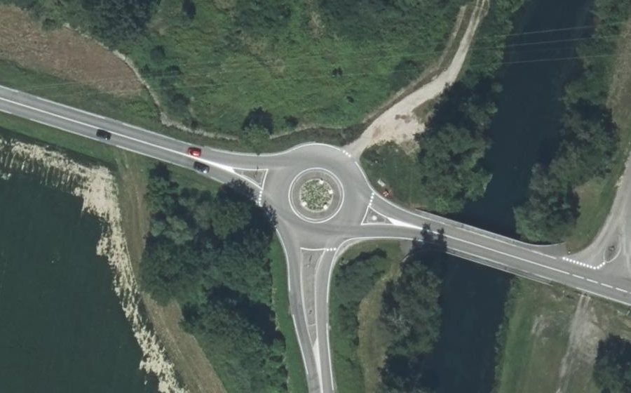 Vue aérienne du Rond-point anonyme n°865427414