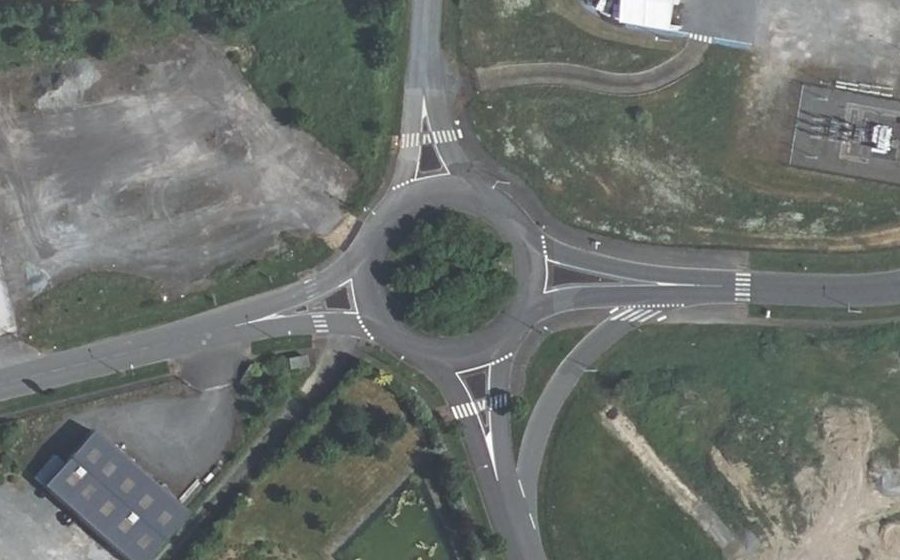 Vue aérienne du Rond-point anonyme n°86544707