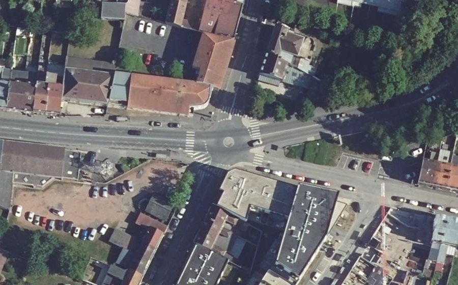 Vue aérienne du Rond-point anonyme n°865977989
