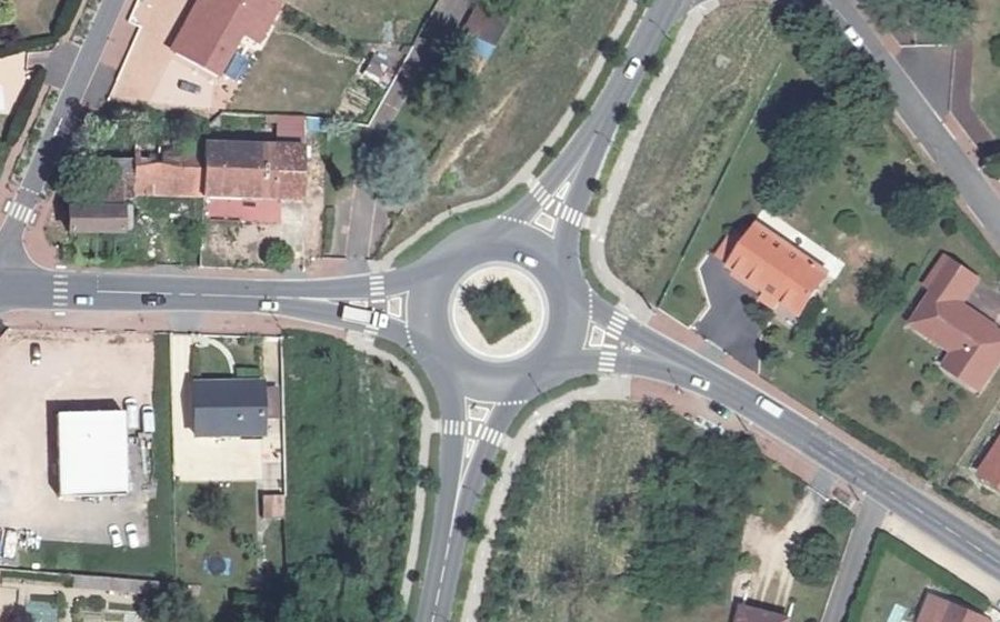 Vue aérienne du Rond-point anonyme n°866004222