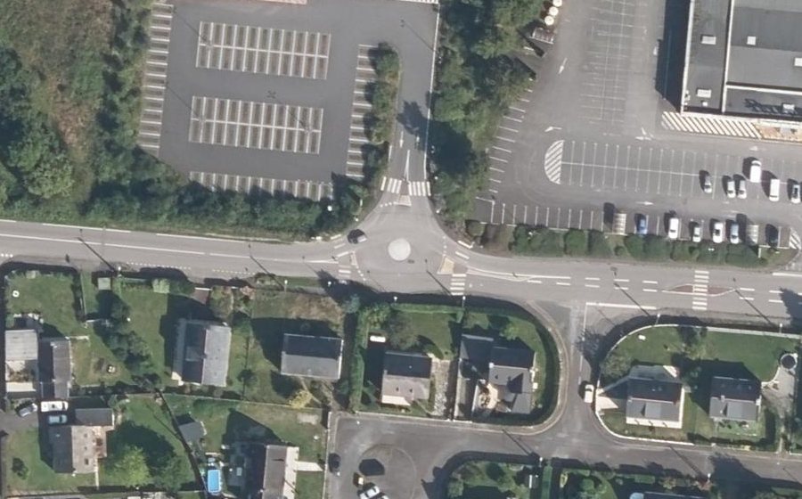 Vue aérienne du Rond-point anonyme n°866394542