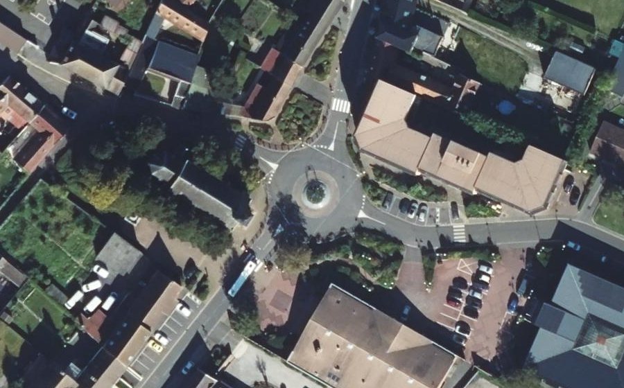 Vue aérienne du Rond-point anonyme n°866587910