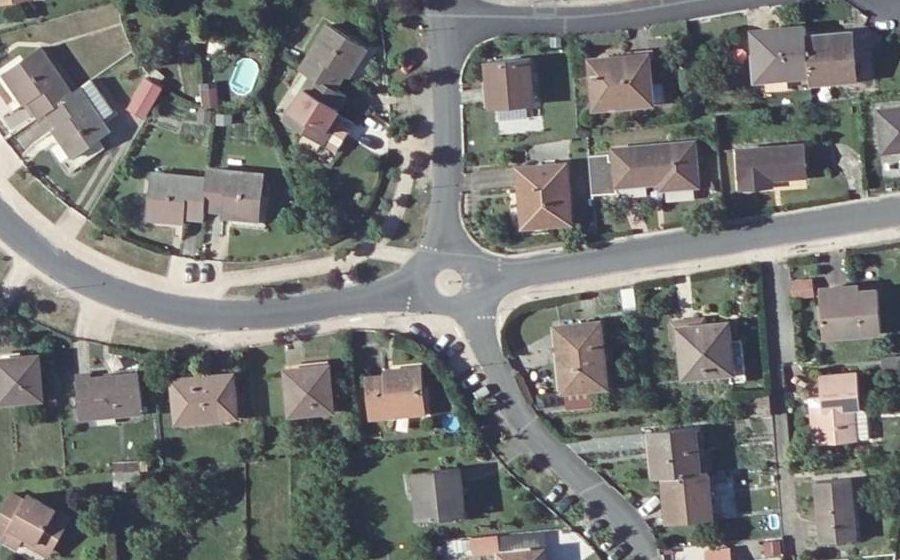 Vue aérienne du Rond-point anonyme n°86661896